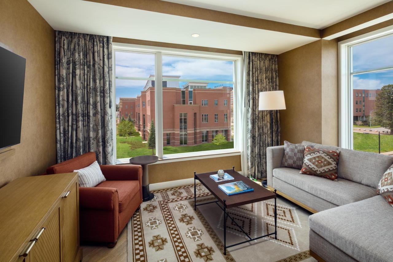 The Benson Hotel & Faculty Club Aurora Exterior photo